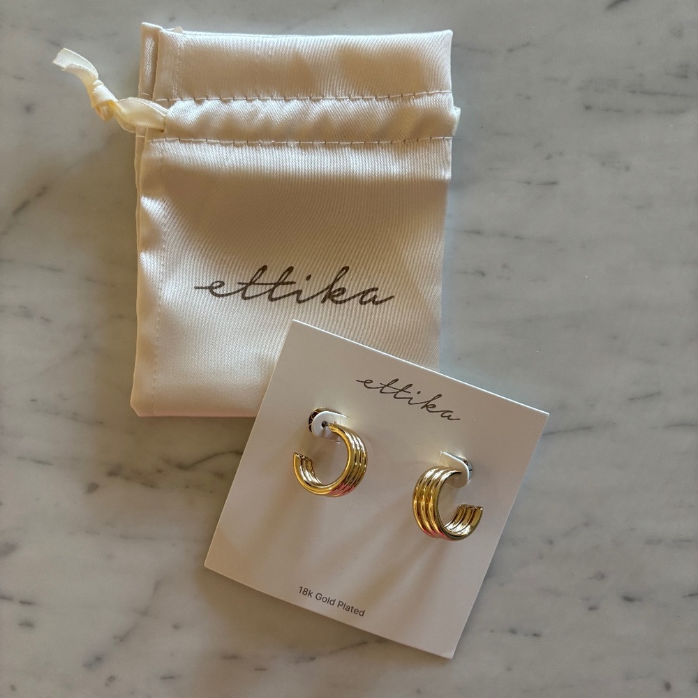 Small Hoops in Gold NEW